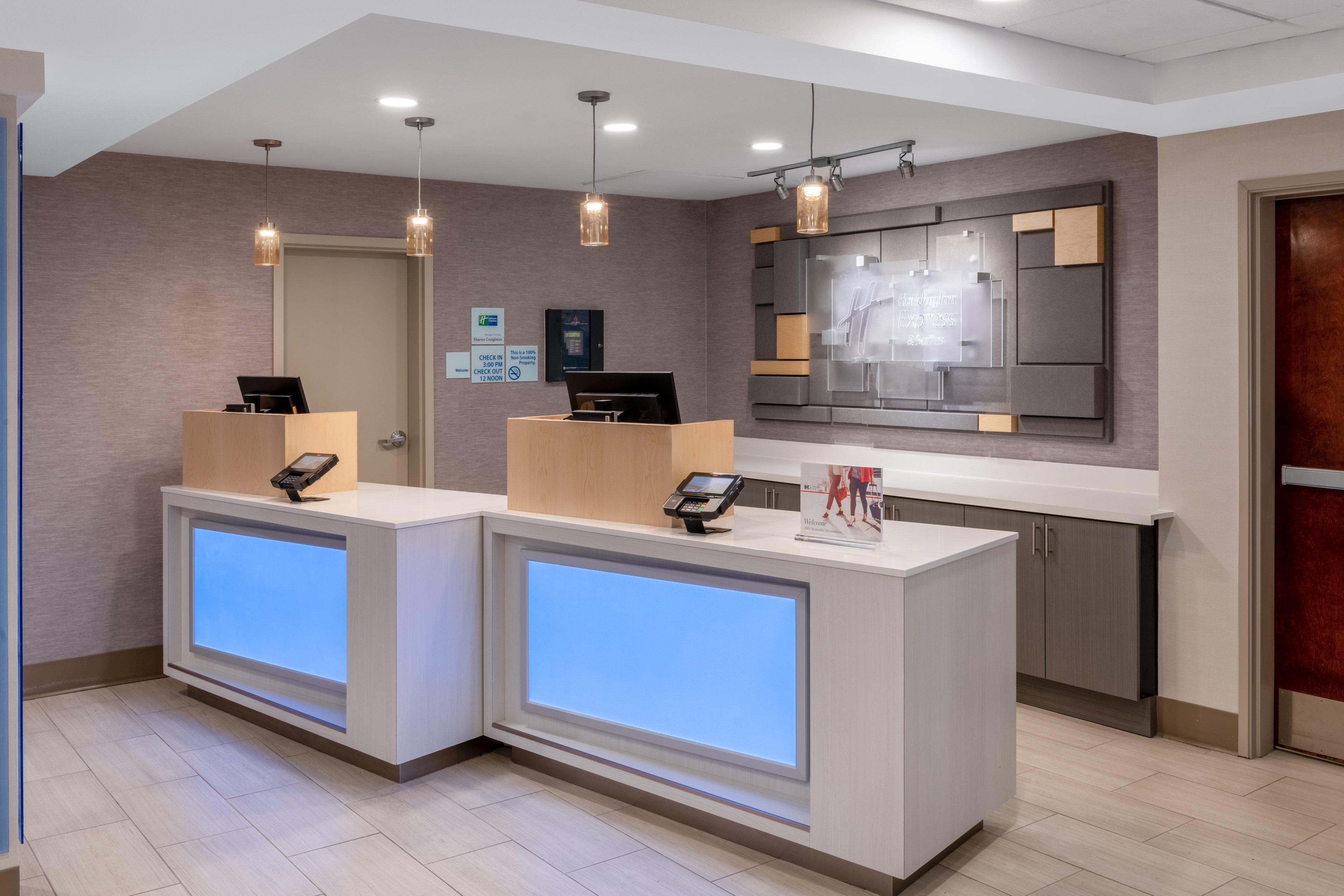Holiday Inn Express & Suites Colorado Springs-Airport By Ihg Exteriör bild