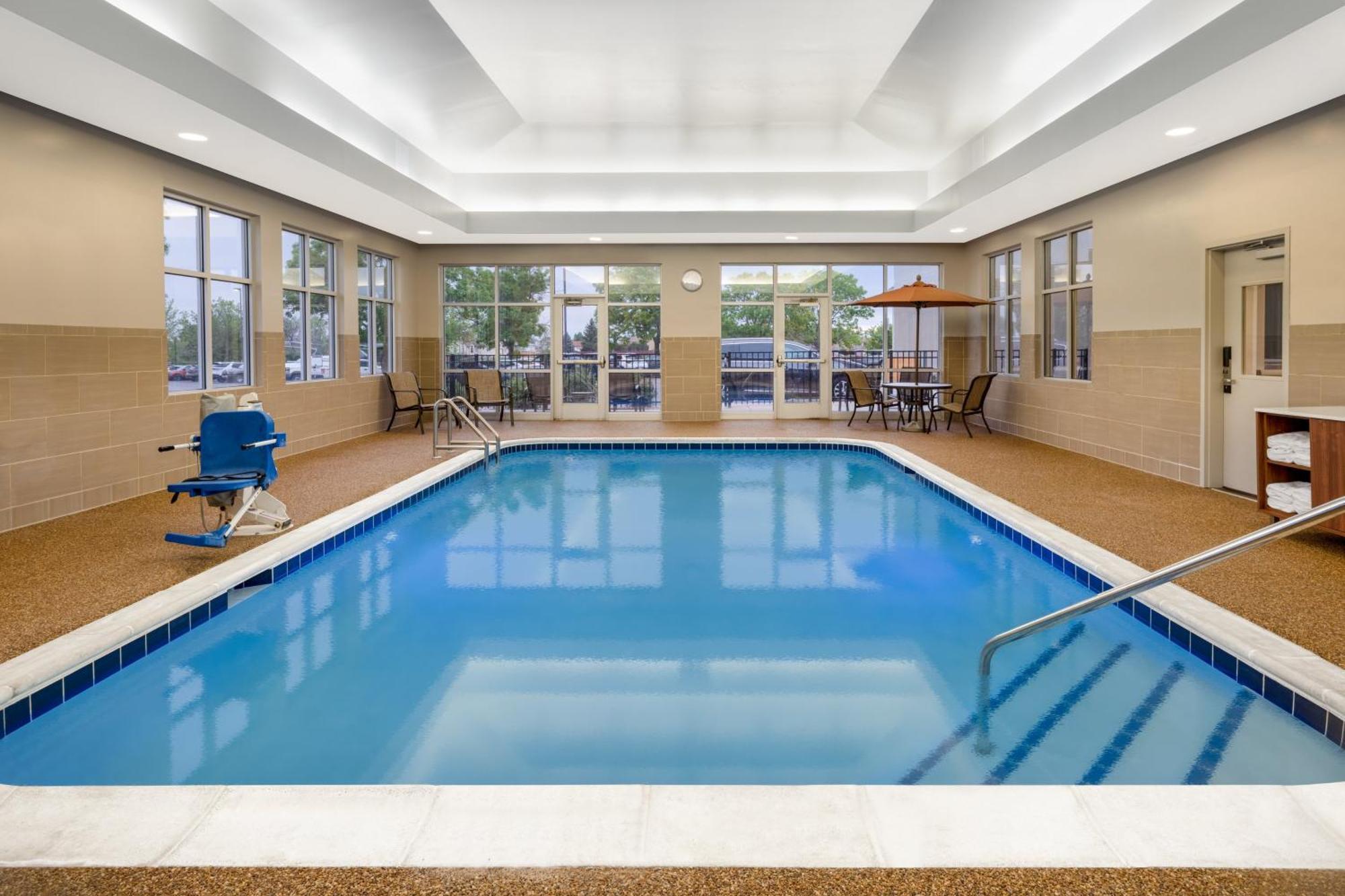 Holiday Inn Express & Suites Colorado Springs-Airport By Ihg Exteriör bild